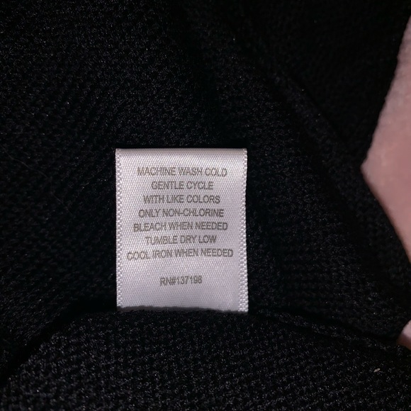 Embossed Cropped Tank Top - Picture 3 of 4